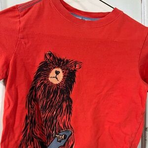 Hanna Andersson skateboard graphic tee, orange with brown bear